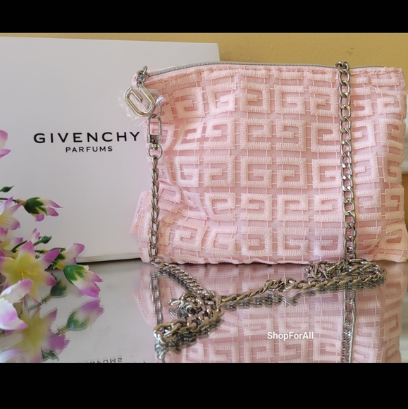 Givenchy - Picture 1 of 16